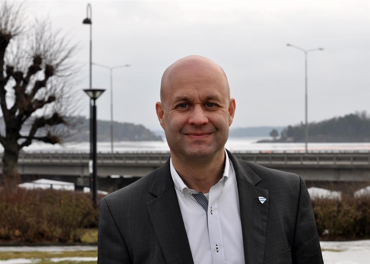 Lars Joakim Tveit har mange års erfaring i lederposisjoner i kommuner - Klikk for stort bilde
