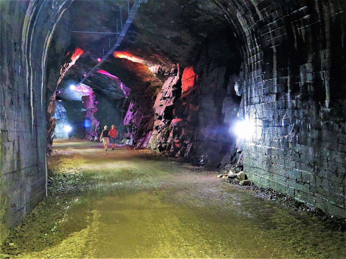 Innsiden av Smørsteintunnelen - Klikk for stort bilde